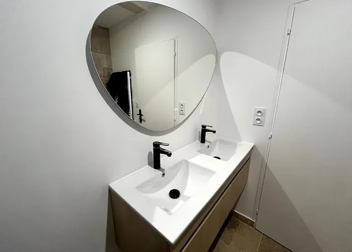 Idealement Situe Apartamento